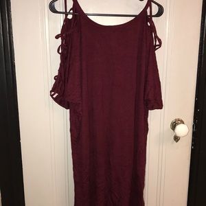 🔥NWT🔥 Burgundy 1X Top (runs long) w/ cut out arm